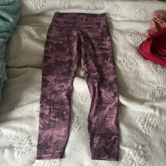 Lululemon pink Camo size 6 leggings, 25” length - Picture 6 of 6
